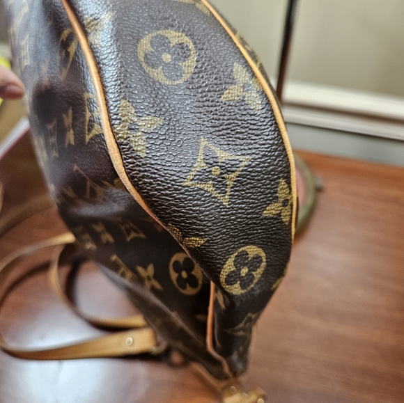 Authentic Louis Vuitton Monogram Odeon Gm Shoulder Cross body Bag - Picture 6 of 11